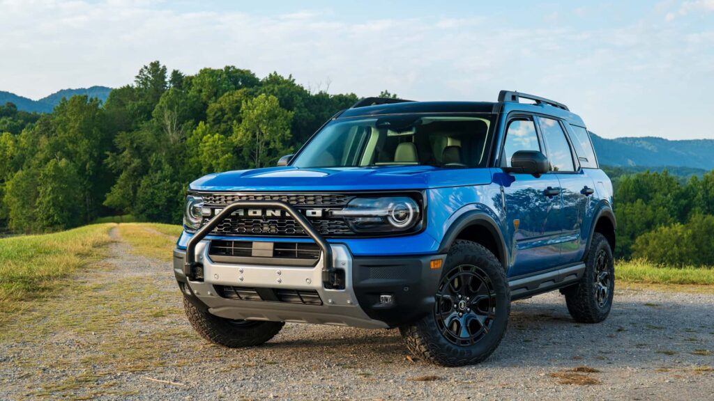 2025 Ford Bronco Review: Off-Road Excellence Revealed 3 2025 Ford Bronco review