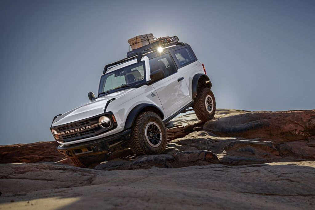 2025 Ford Bronco Review: Off-Road Excellence Revealed 1 2025 Ford Bronco review
