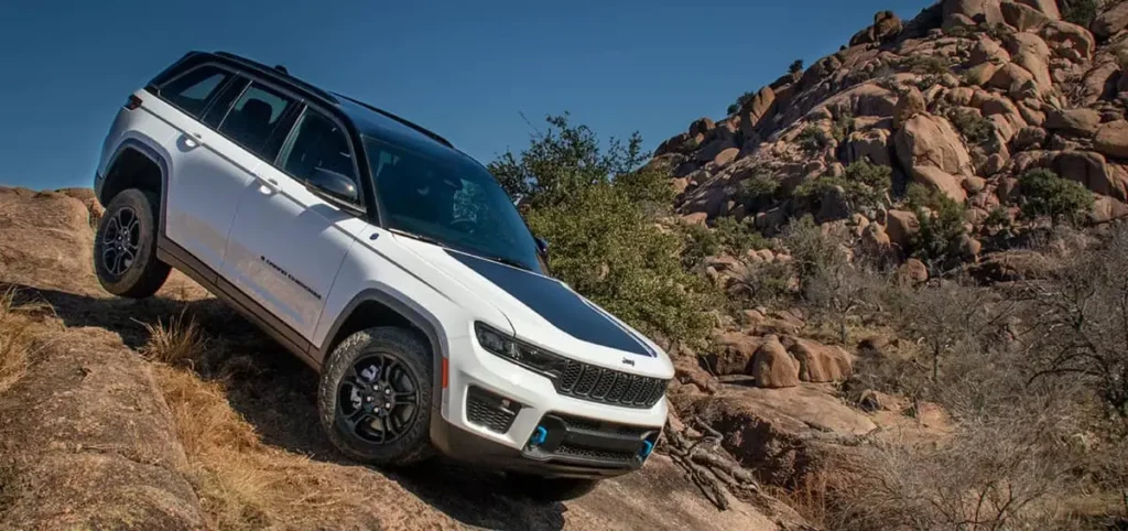 2025 Jeep Cherokee: A Sustainable Leap Forward 1 2025 Jeep Cherokee