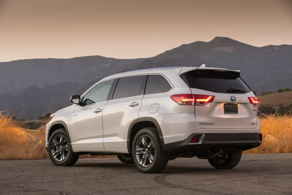 2025 Toyota Highlander Hybrid: Best-in-Class MPG Review 3 2025 Toyota Highlander Hybrid