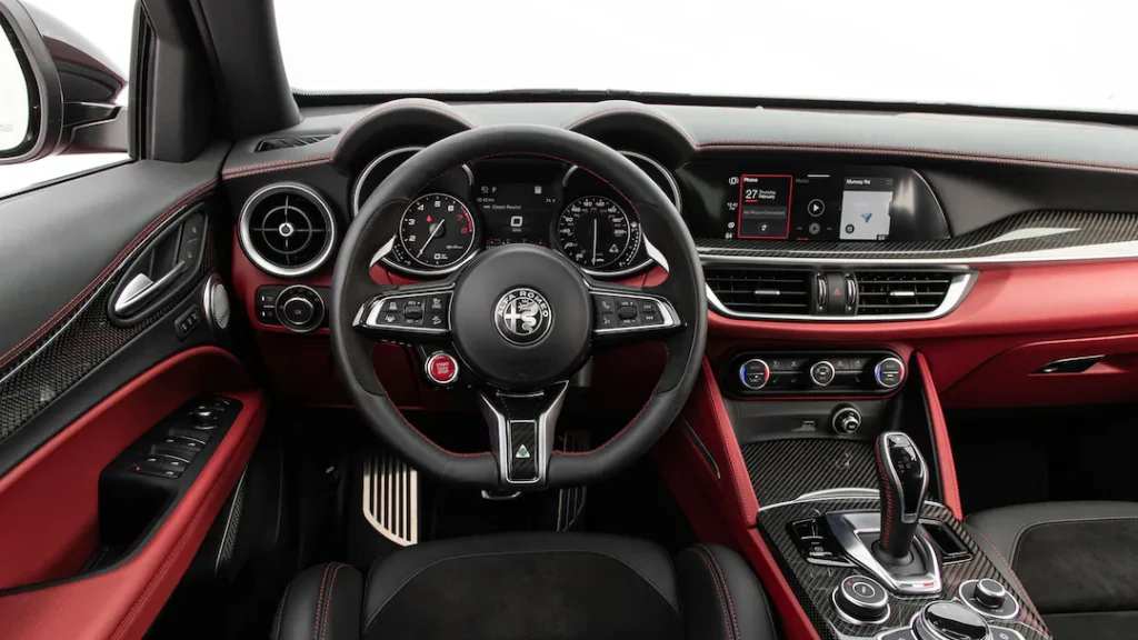 Alfa Romeo Stelvio 2025: A Luxurious Italian SUV Experience 1 Alfa Romeo Stelvio 2025