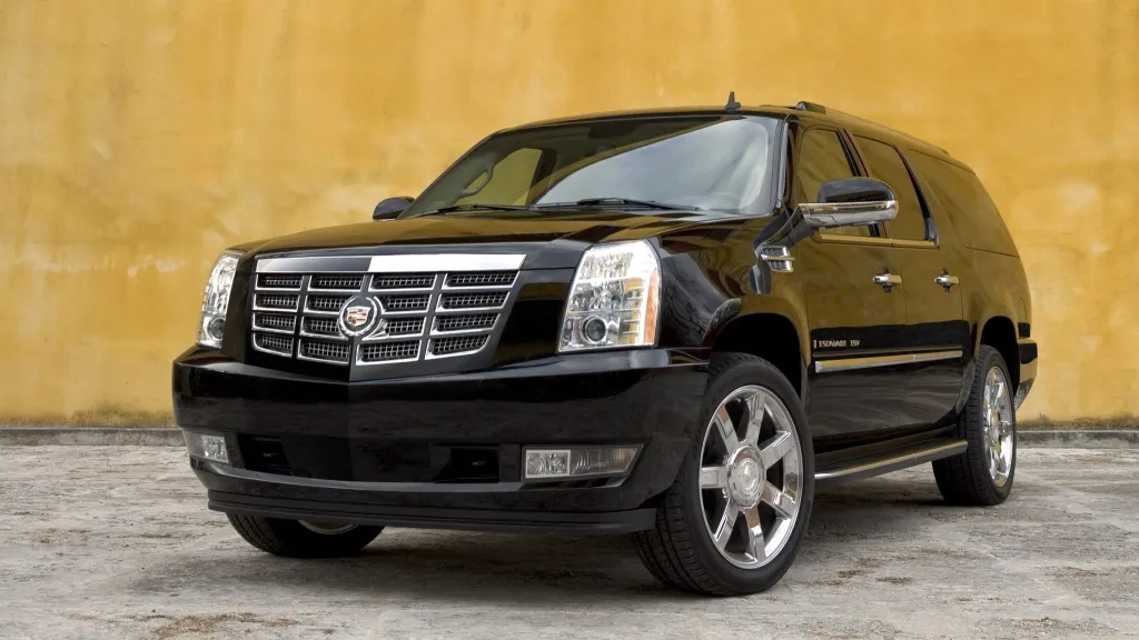 Cadillac Escalade's Evolution: From Classic Design to Luxury 3 Cadillac Escalade's Evolution