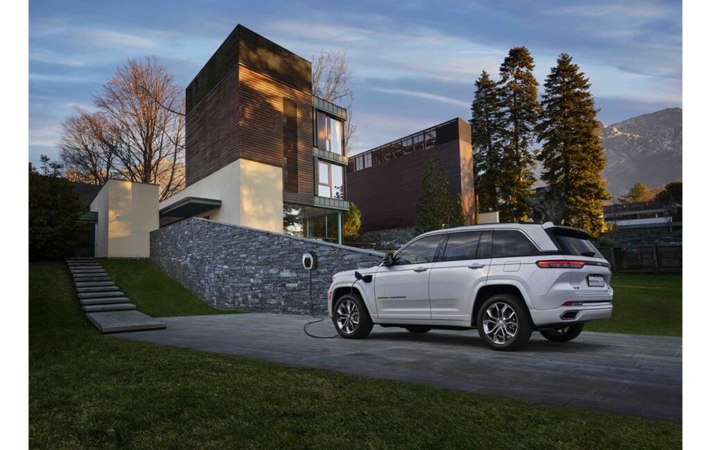 2025 Jeep Cherokee Hybrid: Next-Gen Adventure Awaits 1 2025 Jeep Cherokee