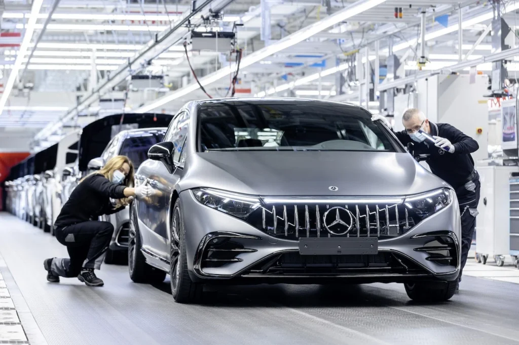 Mercedes-Benz CLA 2026: Latest Hybrid & EV Innovations 2 Mercedes-Benz CLA 2026