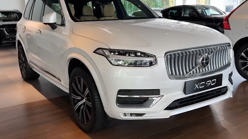 2025 Volvo XC90 Recharge | Ultimate Hybrid SUV 1 Volvo XC90 Recharge
