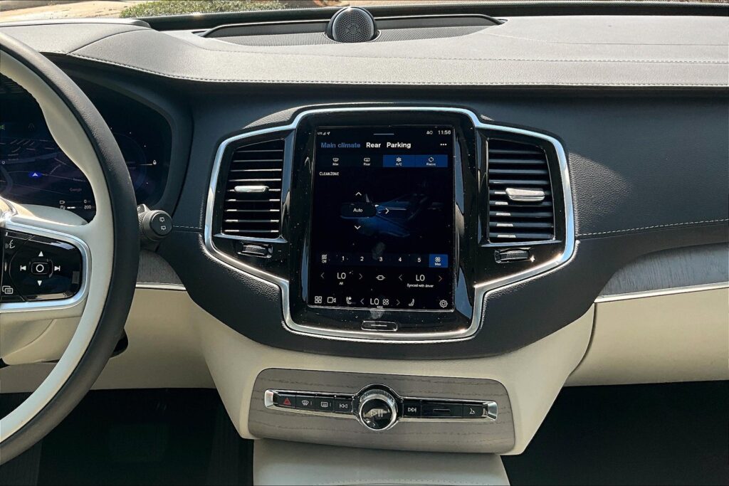 Volvo XC90 Safety Features: Setting the Standard in 2025 1 Volvo XC90 Safety Features
