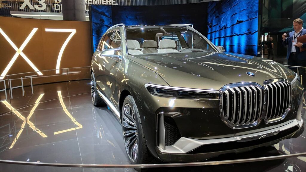 BMW X7 Evolution: From Concept to 2025 Model 2 BMW X7 Evolution