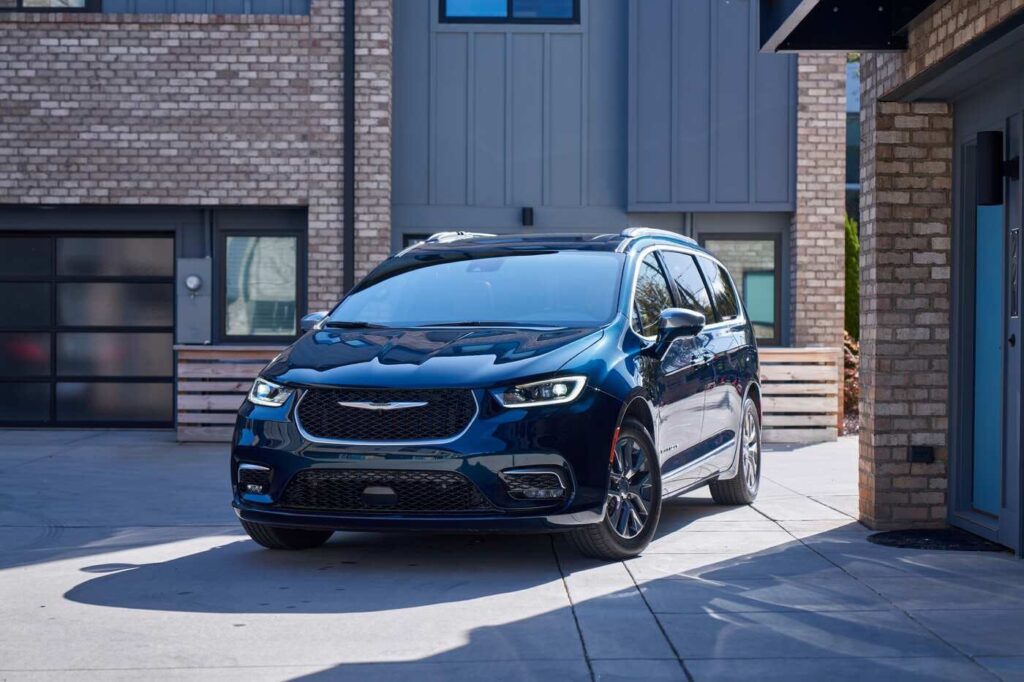 2025 Chrysler Pacifica Hybrid: Evaluating Is It Worth the Investment? 2 Chrysler Pacifica Hybrid