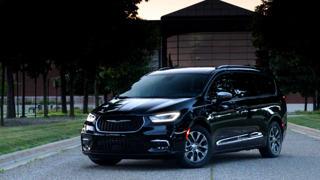 2025 Chrysler Pacifica Hybrid: Evaluating Is It Worth the Investment? 3 Chrysler Pacifica Hybrid