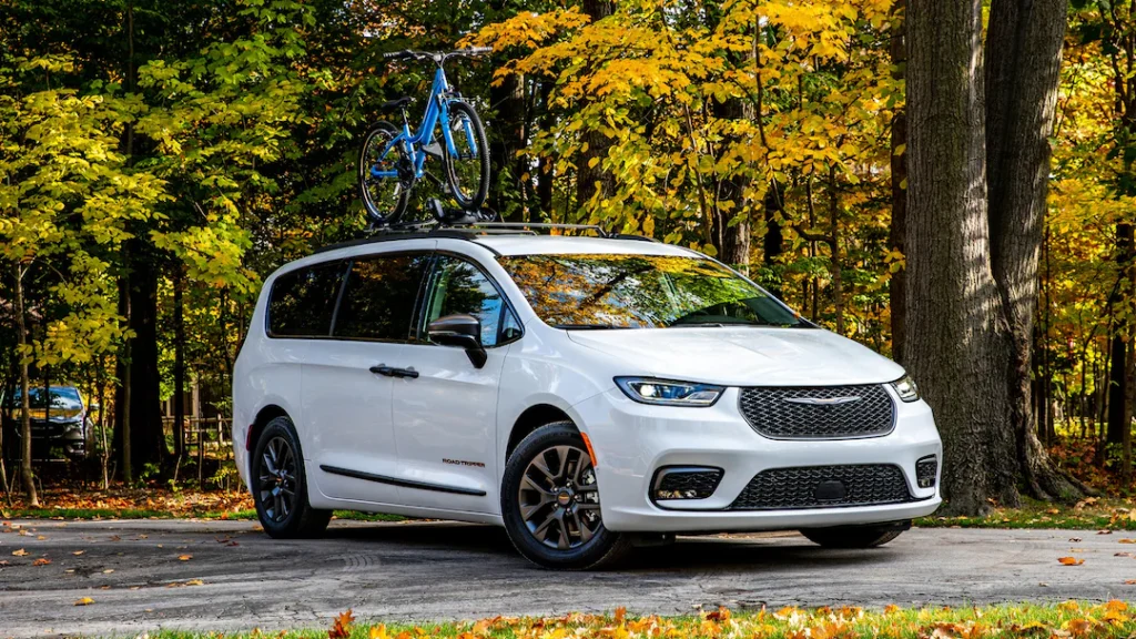 2025 Chrysler Pacifica Review: A Comprehensive Buyer’s Guide 1 Chrysler Pacifica Review