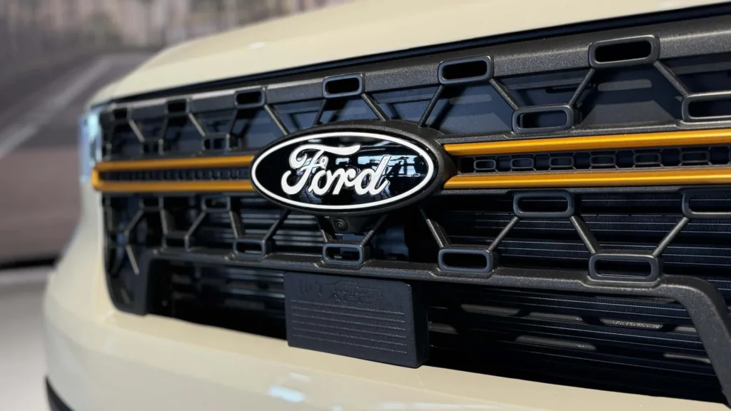 5Ford Maverick Lariat Trim