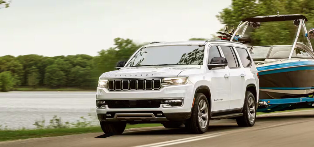 Luxury Meets Off-Road: Exploring Jeep Wagoneer's Dual Personality 3 Luxury Meets Off-Road