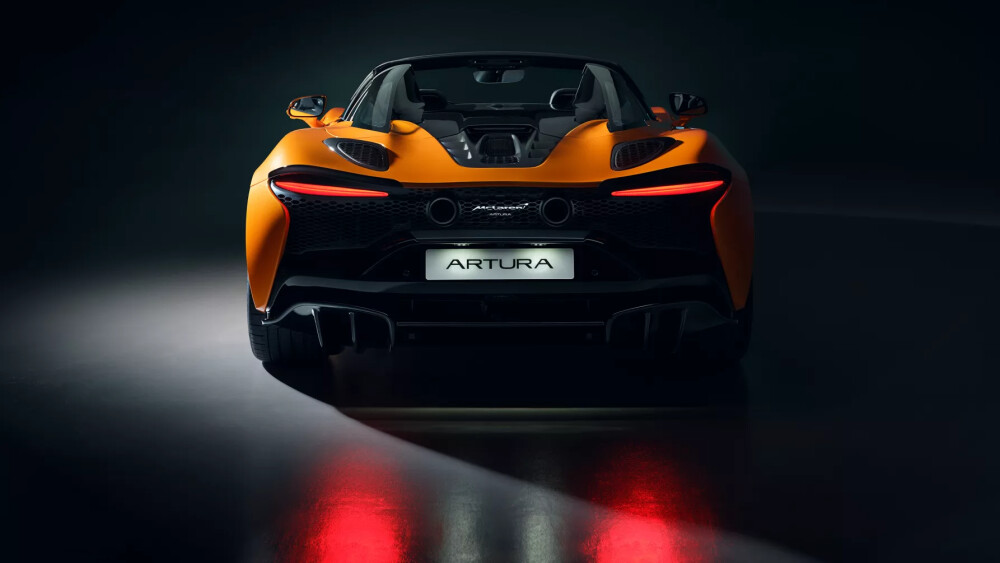 2025 McLaren Artura Experience: A Day on the Track 3 McLaren Artura Experience
