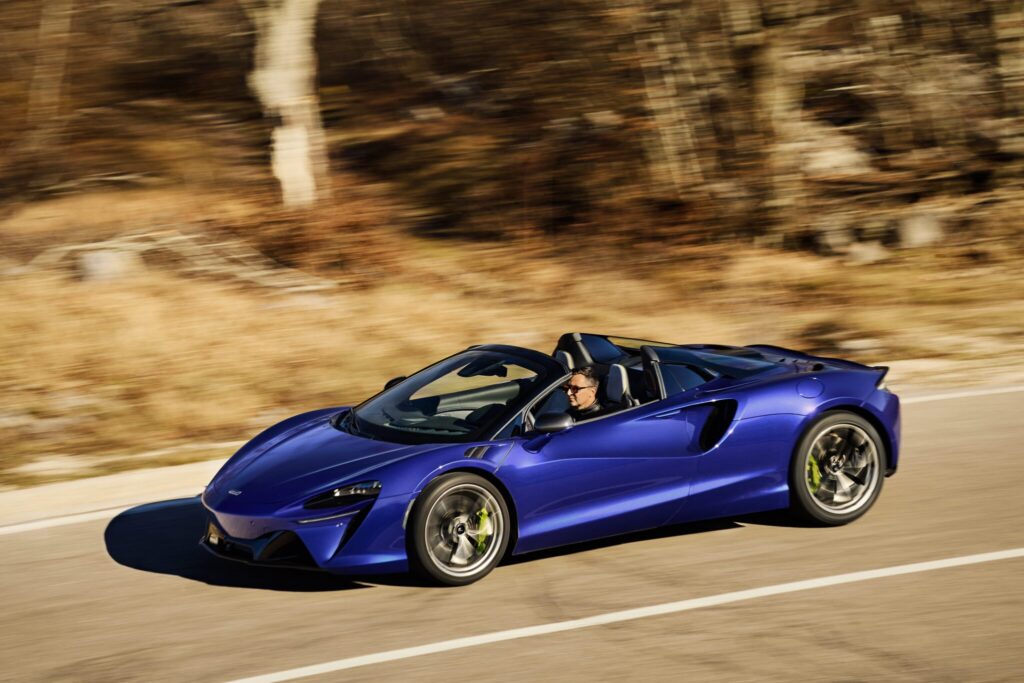 2025 McLaren Artura Lightweight Architecture: Engineering Excellence 1 McLaren Artura Lightweight Architecture