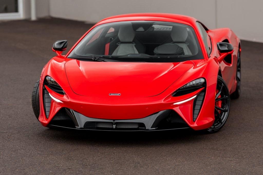 McLaren Artura Top 5 Reasons