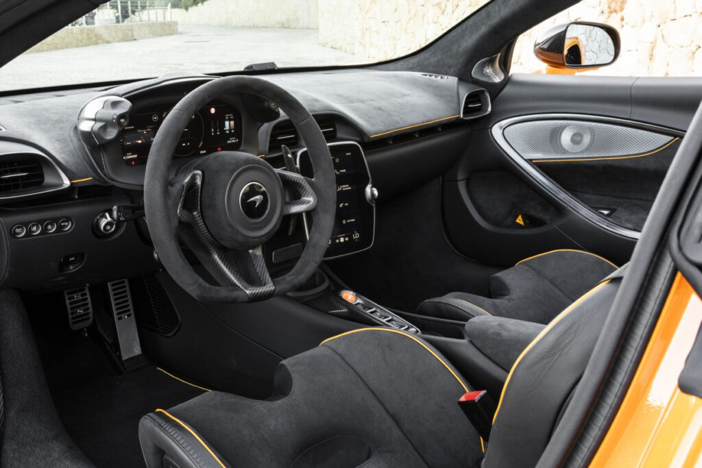 McLaren Artura vs Competitors: Why It Stands Out in 2025 2 McLaren Artura vs Competitors