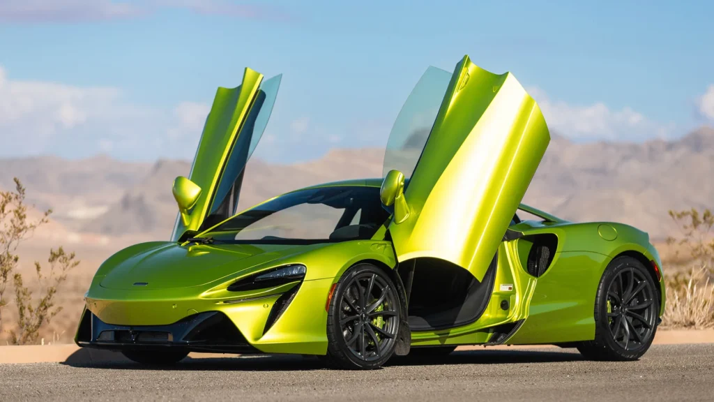 McLaren Artura vs Competitors: Why It Stands Out in 2025 1 McLaren Artura vs Competitors
