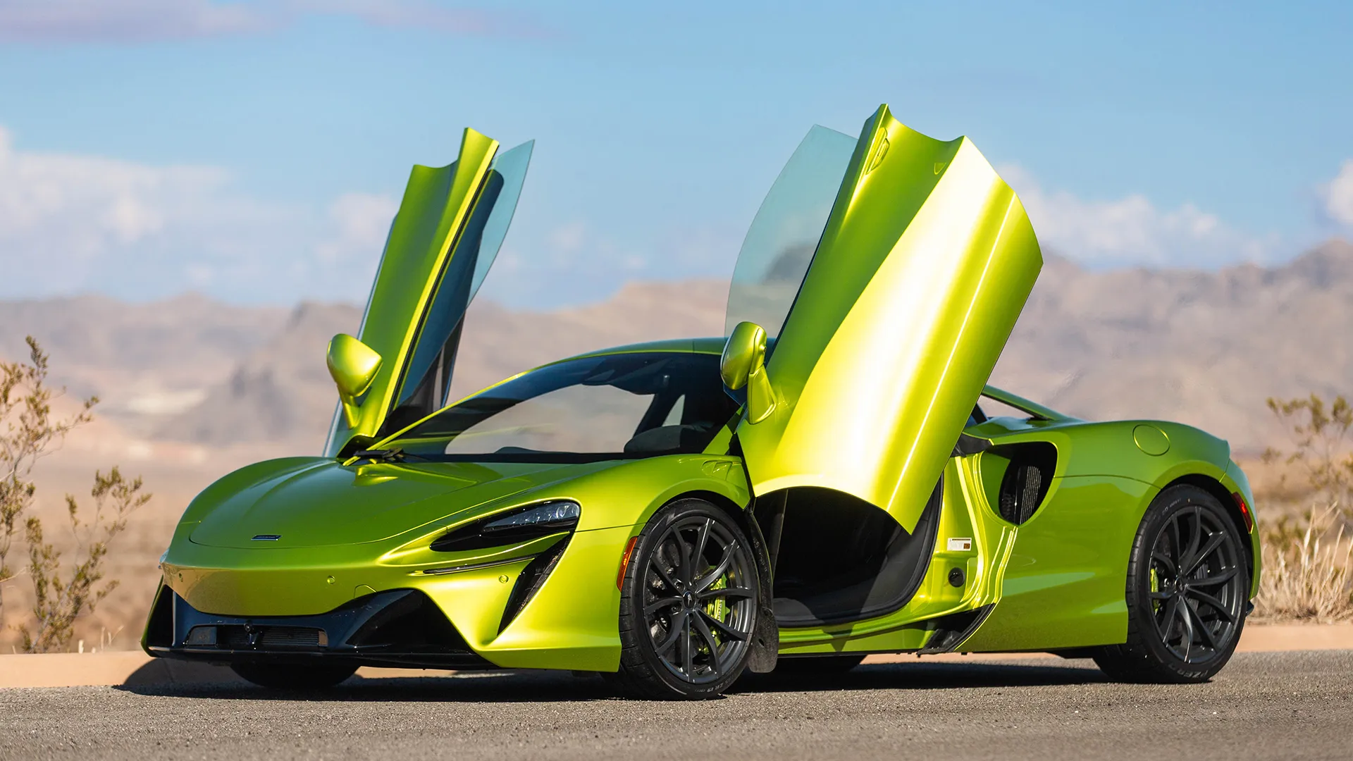 McLaren Artura vs Competitors