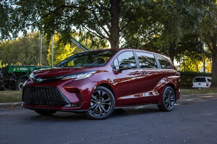 2025 Toyota Sienna Review: Is It the Best Family Minivan? 1 Toyota Sienna review
