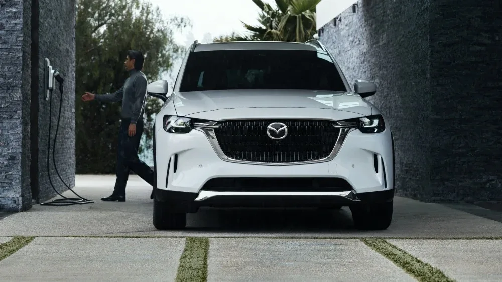 2025 Mazda CX-90 Integrates